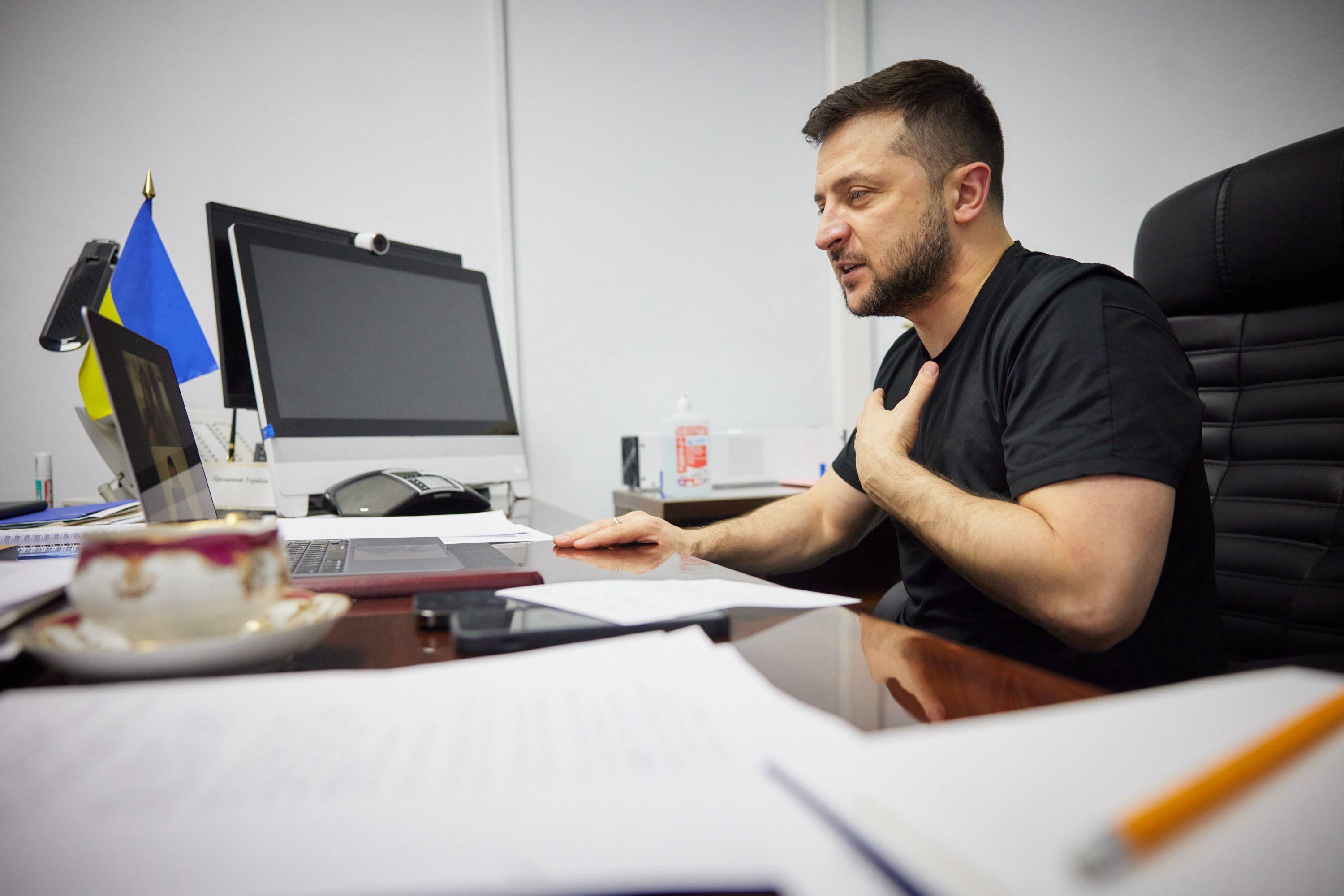 Зеленський особисто подякував Ештону Кутчеру та Мілі Куніс за фінансову допомогу Україні