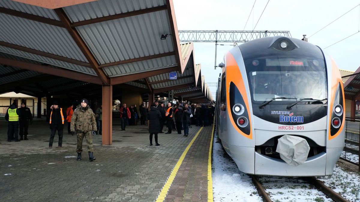 Укрзалізниця відновила платний проїзд на потягах, які прямують за кордон - фото 1