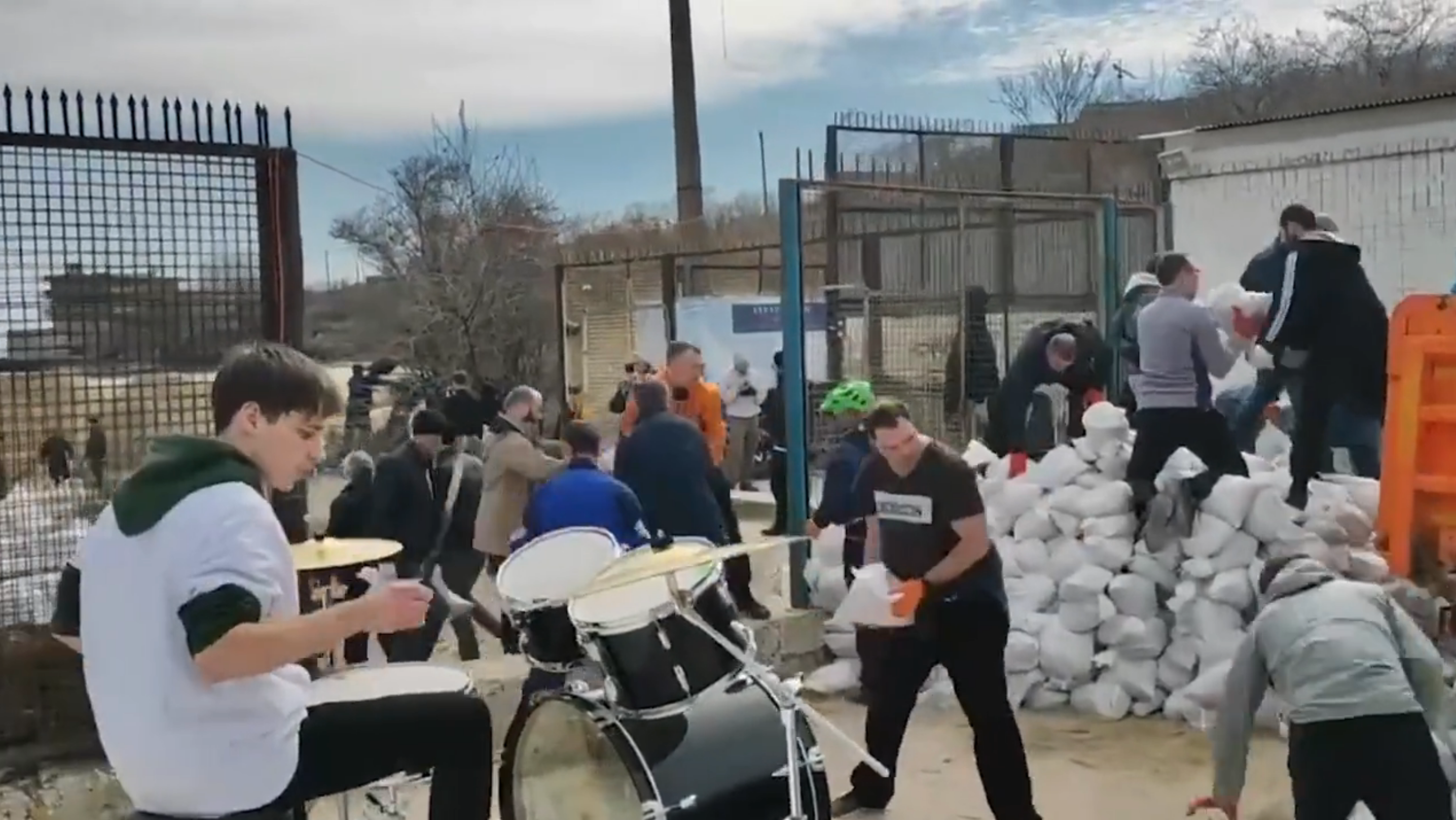 Bon Jovi показав у своєму твіттері, як одесити готуються боронити своє місто