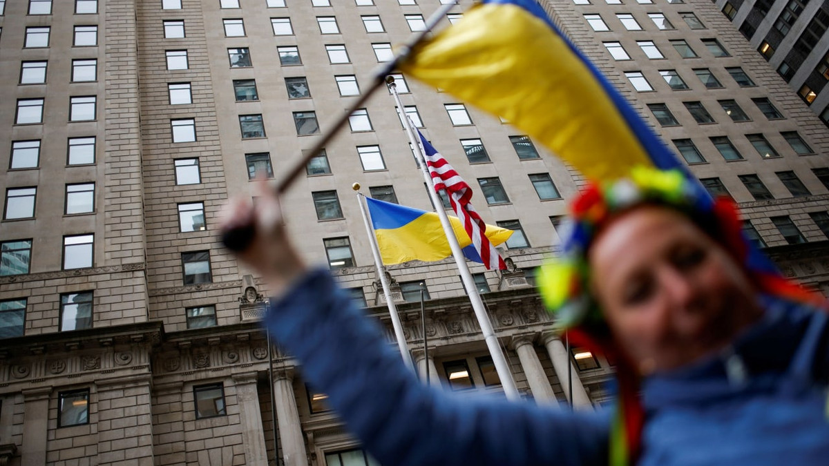 Український прапор у центрі Нью-Йорка - фото 1