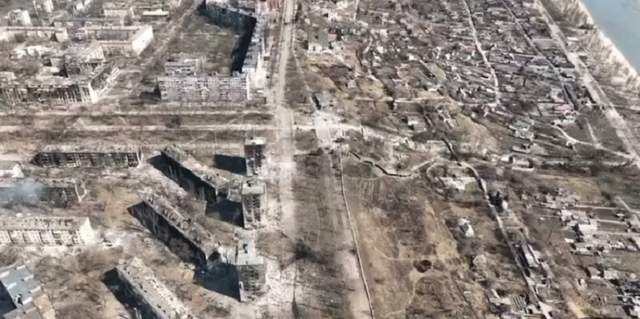 Як виглядає Маріуполь, який не може взяти російська армія: свіжі кадри з висоти - фото 501606