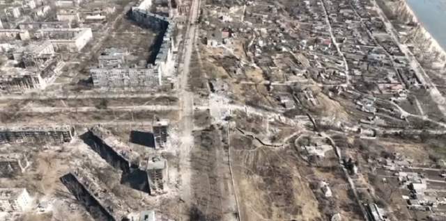 Як виглядає Маріуполь, який не може взяти російська армія: свіжі кадри з висоти - фото 501607