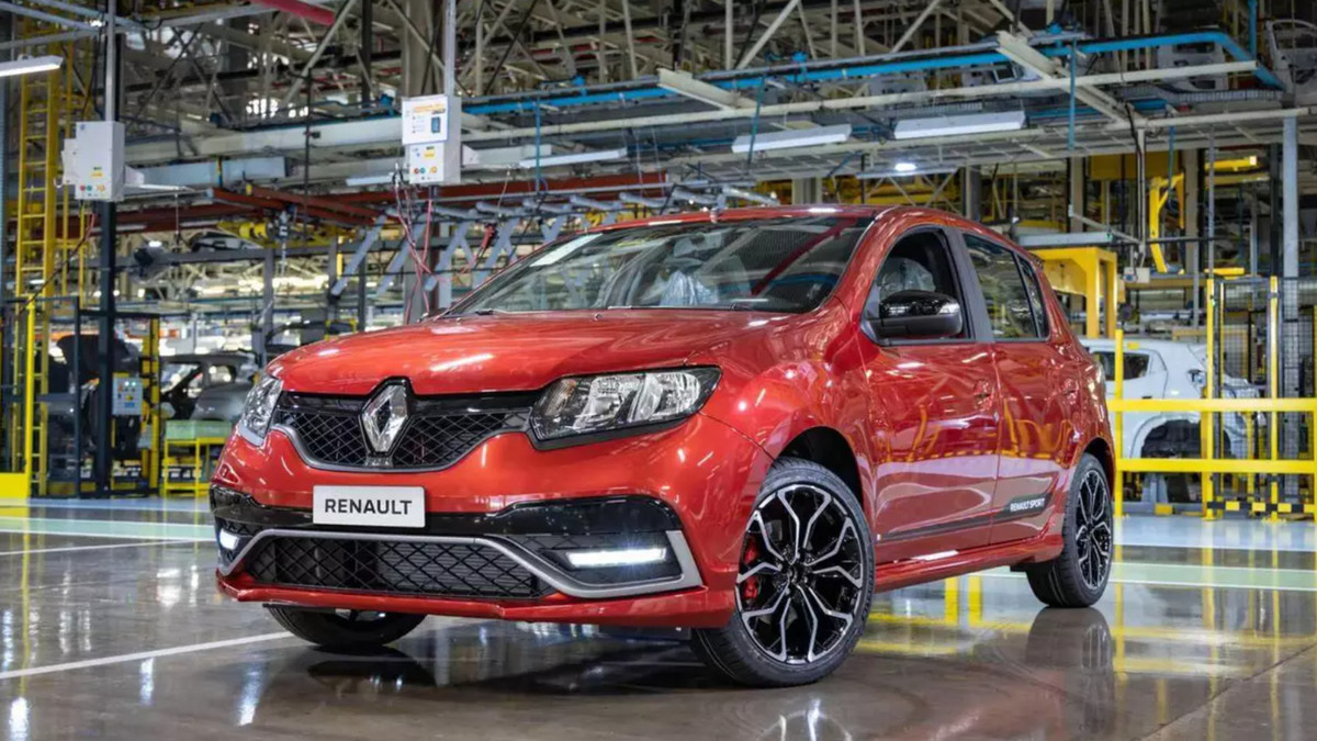 Renault тимчасово зупиняє усе виробництво в Росії - фото 1