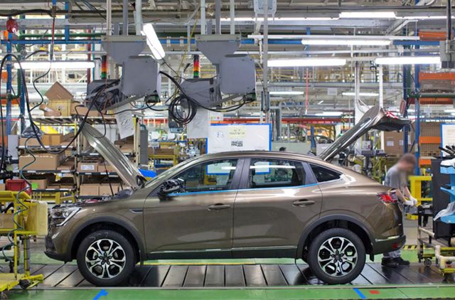 Renault тимчасово зупиняє усе виробництво в Росії - фото 501611