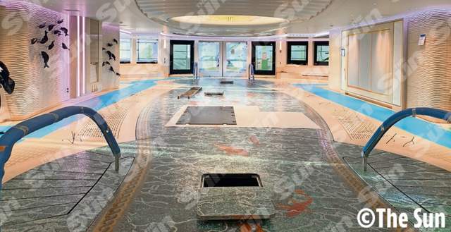 Театр, лікарня і танцпол-басейн: у мережі показали, як виглядає суперяхта Путіна зсередини - фото 501636