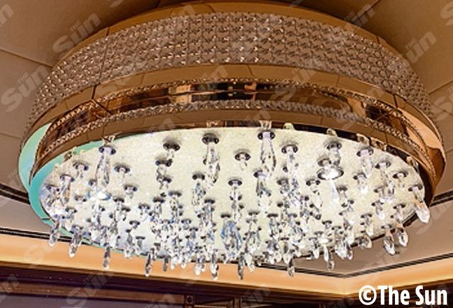 Театр, лікарня і танцпол-басейн: у мережі показали, як виглядає суперяхта Путіна зсередини - фото 501638