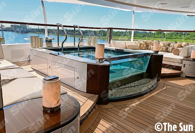 Театр, лікарня і танцпол-басейн: у мережі показали, як виглядає суперяхта Путіна зсередини - фото 501639