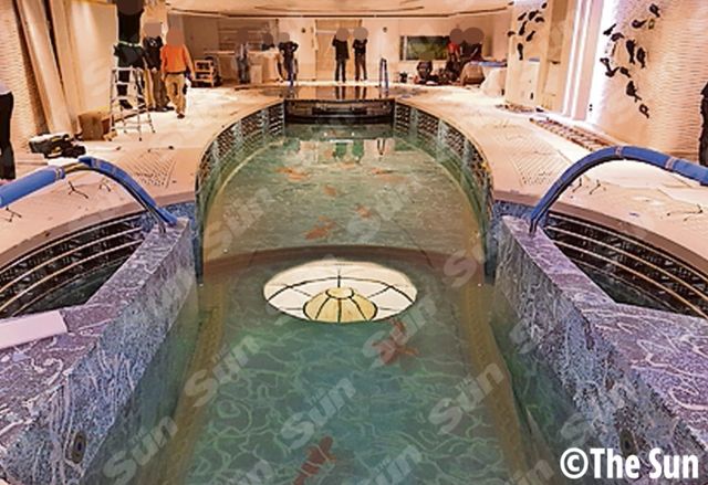 Театр, лікарня і танцпол-басейн: у мережі показали, як виглядає суперяхта Путіна зсередини - фото 501640