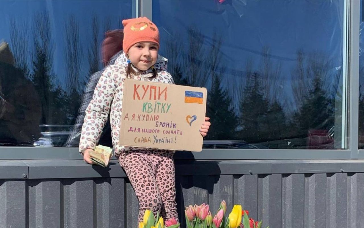 Дівчинка за лічені години зібрала гроші на бронежилет - фото 1