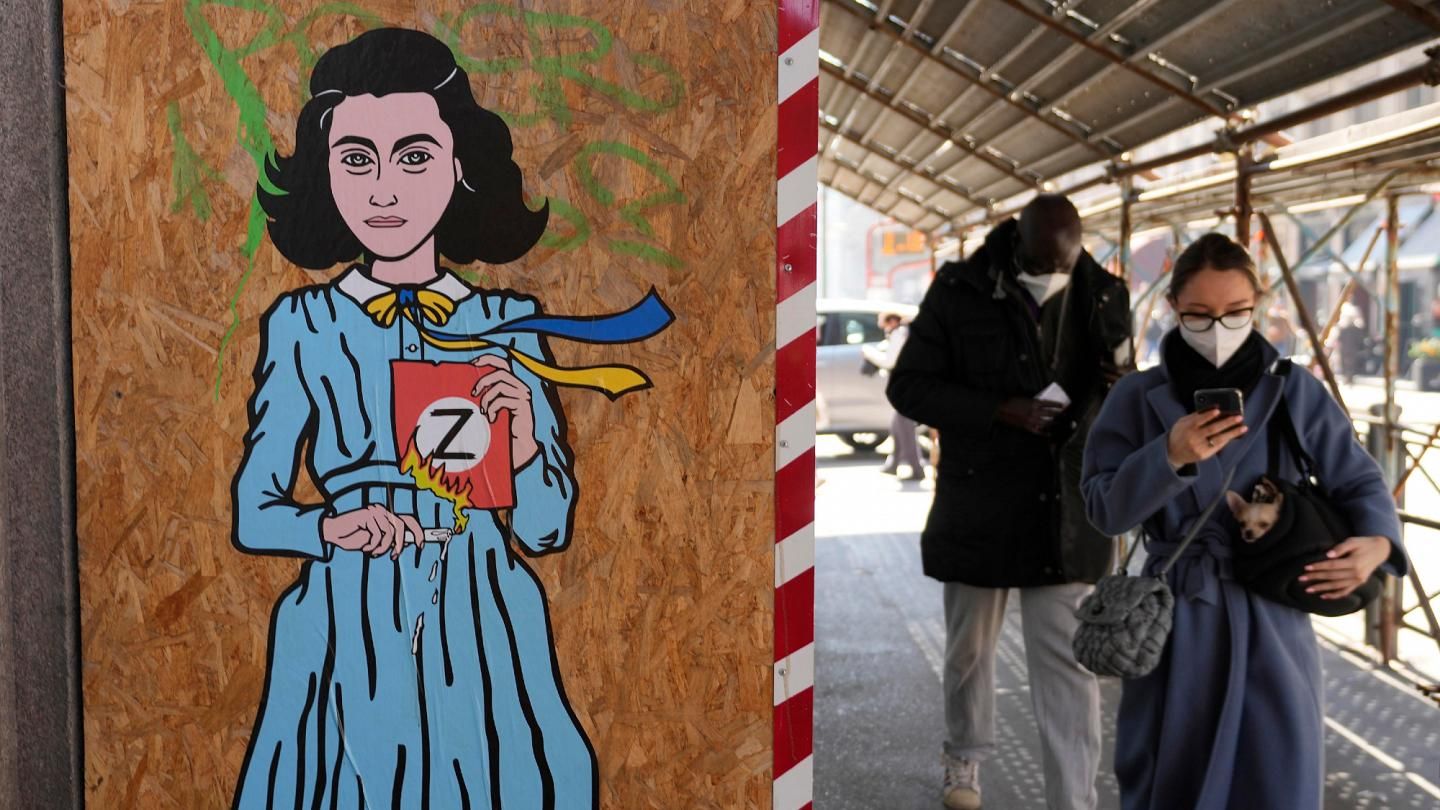 У Мілані з’явився стріт-арт з Анною Франк, присвячений Україні