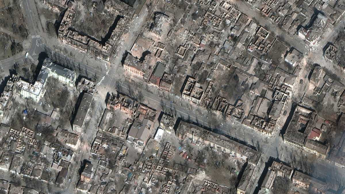 На нових супутникових знімках Маріуполя показали знищені цілі квартали міста-героя - фото 1