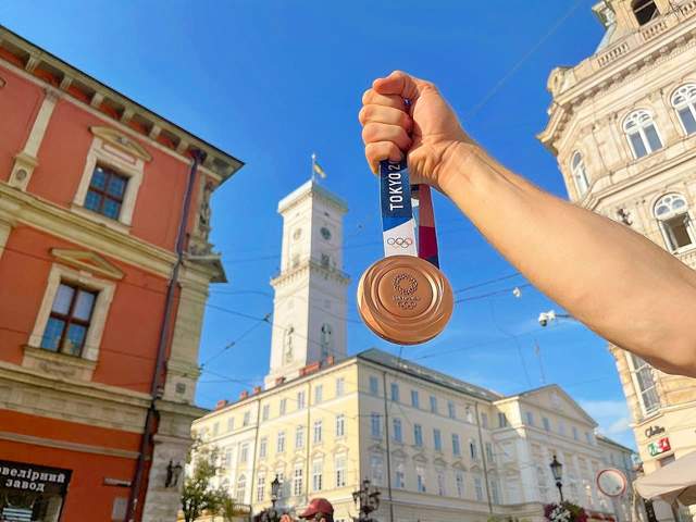 Каратист Станіслав Горуна продає свою олімпійську медаль, щоб допомогти Україні - фото 502189