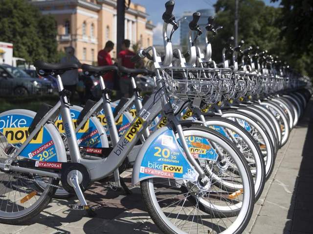 У Києві відновлять прокат велосипедів і електросамокатів: але є один нюанс - фото 502277