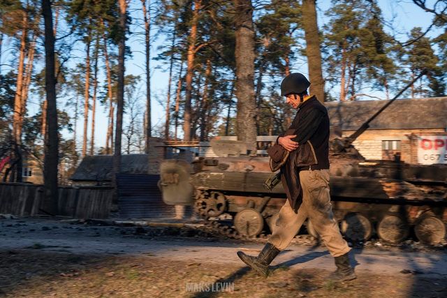 Показував усьому світу правду: потужні фото з війни в Україні від Макса Левіна - фото 502454