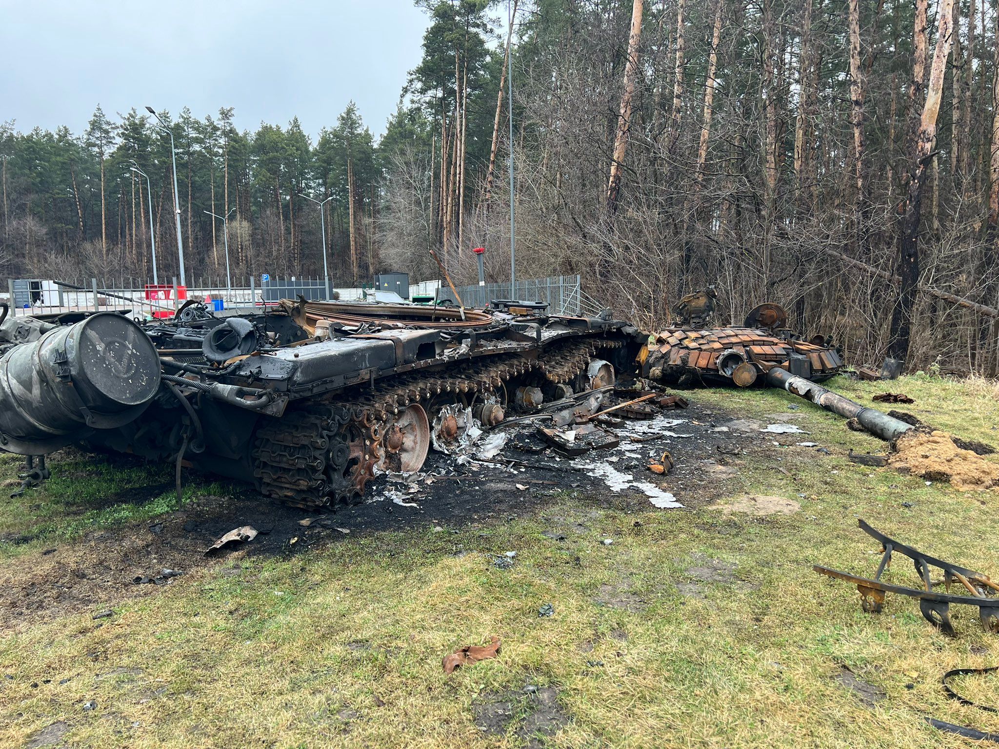 Який вигляд має знищена російська техніка під Києвом - фото 1
