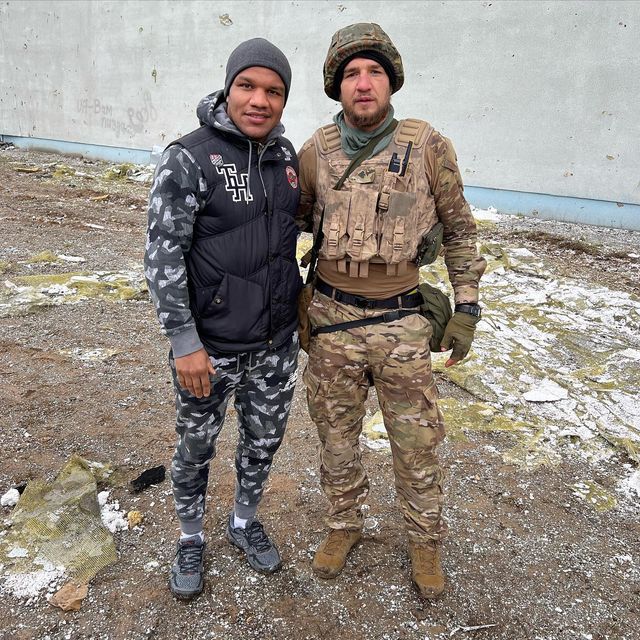 Жан Беленюк та Амосов зустрілися у Гостомелі біля зруйнованої 'Мрія' - фото 502517