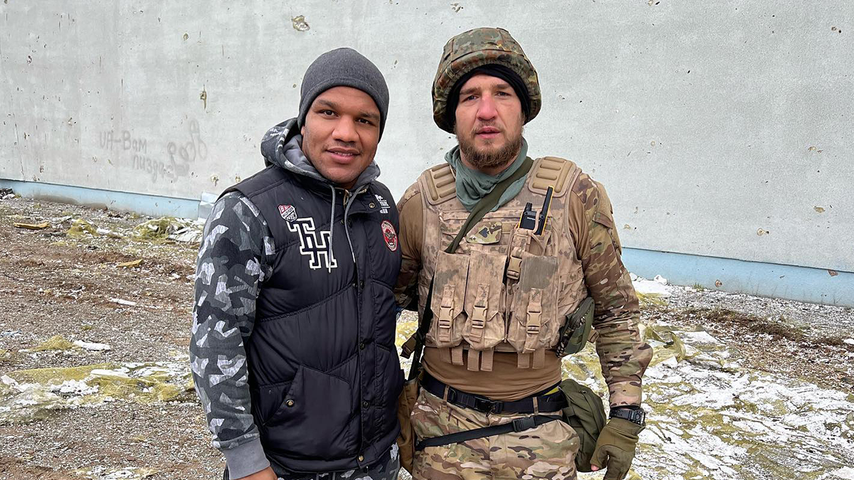 Жан Беленюк та Амосов зустрілися у Гостомелі біля зруйнованої "Мрія"