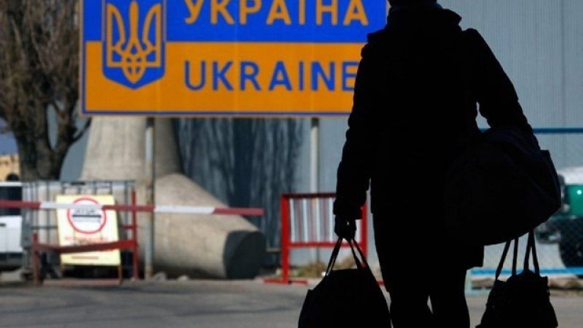 Скільки евакуйованих українців хочуть повернутись додому: результати опитування - фото 1