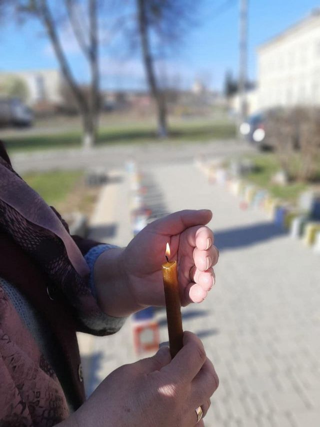 Книги, які вони ніколи не прочитають: в Тульчині вшанували пам'ять 165 українських дітей - фото 502770