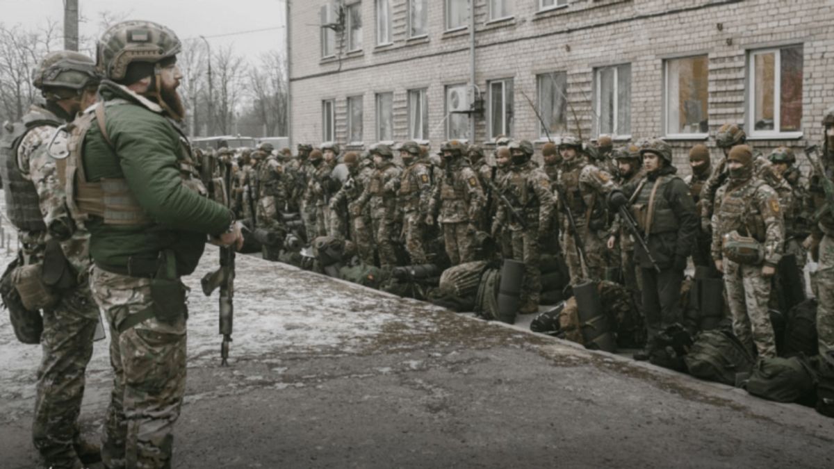 Військові експерти назвали український батальйон "Азов" найбоєздатнішим - фото 1