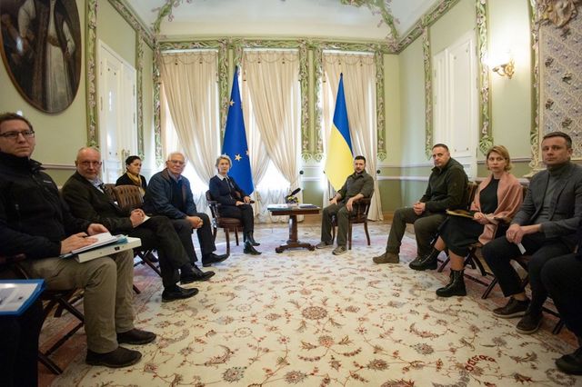 'Ми тут, щоб дати першу позитивну відповідь': Україна на крок наблизилася до членства ЄС - фото 502926