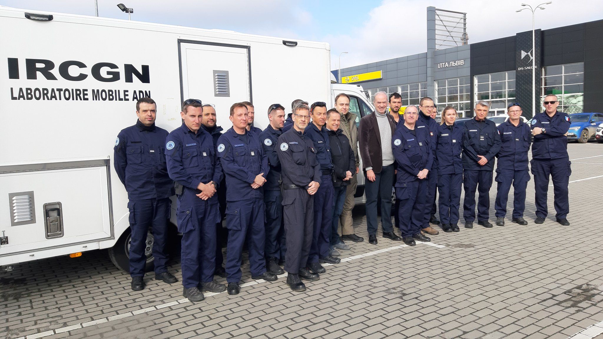 Французькі жандарми прибули в Україну - фото 1