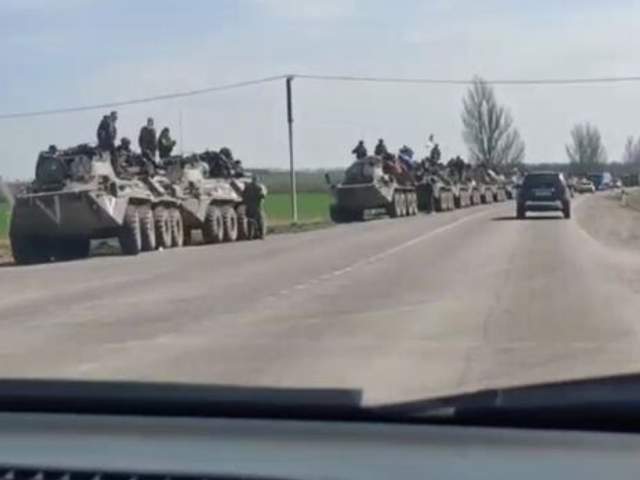 У Росії помітили велику військову колону, яка прямує у бік Донбасу - фото 503114
