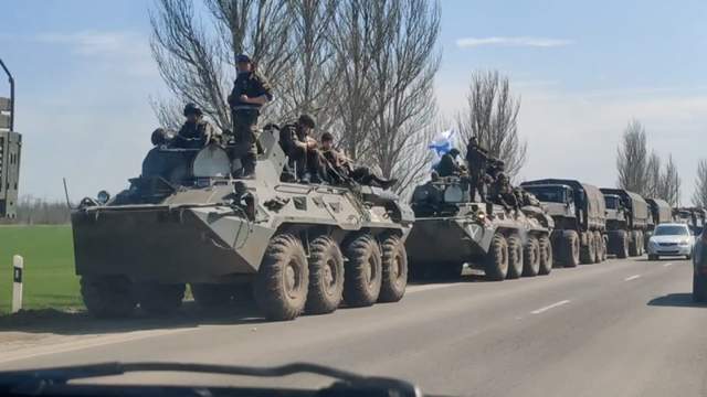 У Росії помітили велику військову колону, яка прямує у бік Донбасу - фото 503115