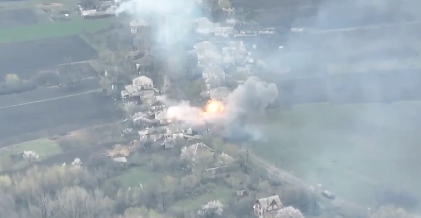 Як український БТР знищив танк окупантів - фото 1