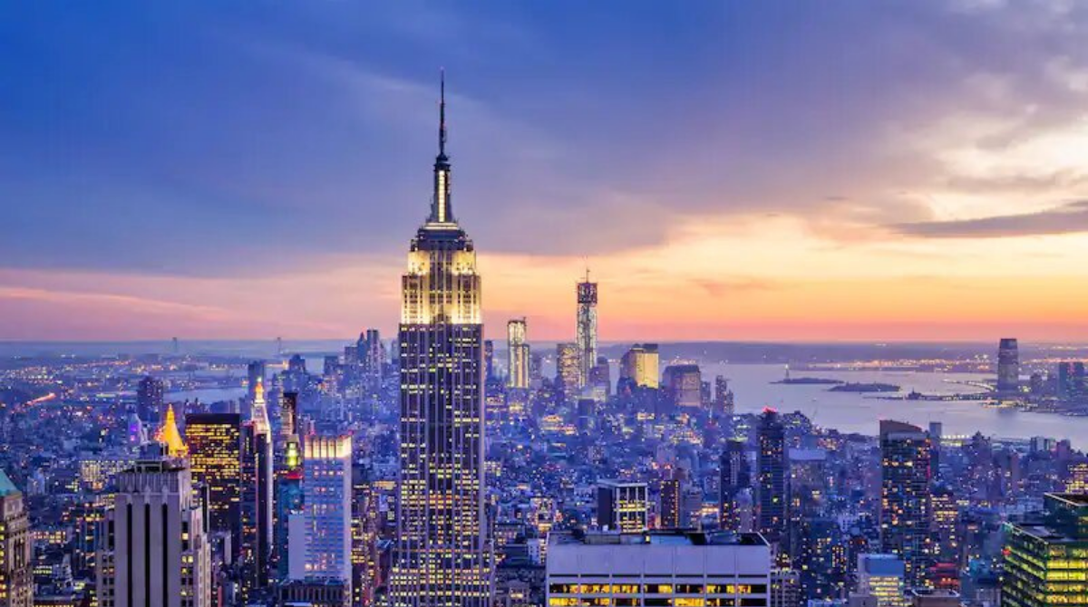 Хмарочос у Нью-Йорку щодня підсвічують кольорами українського прапора