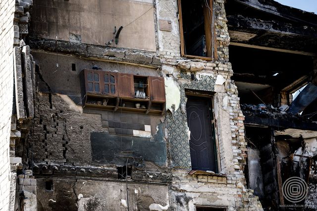 Кухонну шафу, яка вціліла після вибуху авіабомби в Бородянці, передали до музею - фото 503420