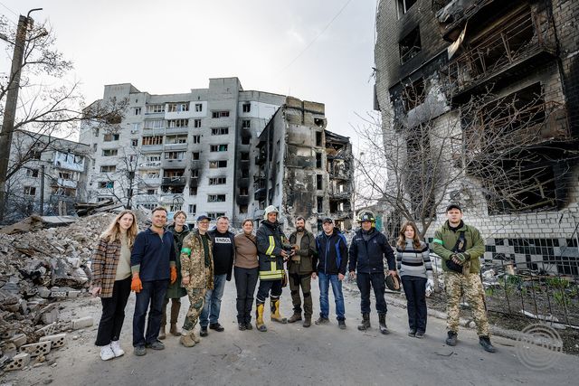 Кухонну шафу, яка вціліла після вибуху авіабомби в Бородянці, передали до музею - фото 503422