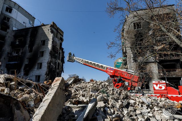 Кухонну шафу, яка вціліла після вибуху авіабомби в Бородянці, передали до музею - фото 503424