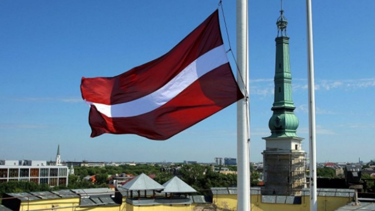 У Латвії позбавлятимуть громадянства тих, хто підтримує росію - фото 1