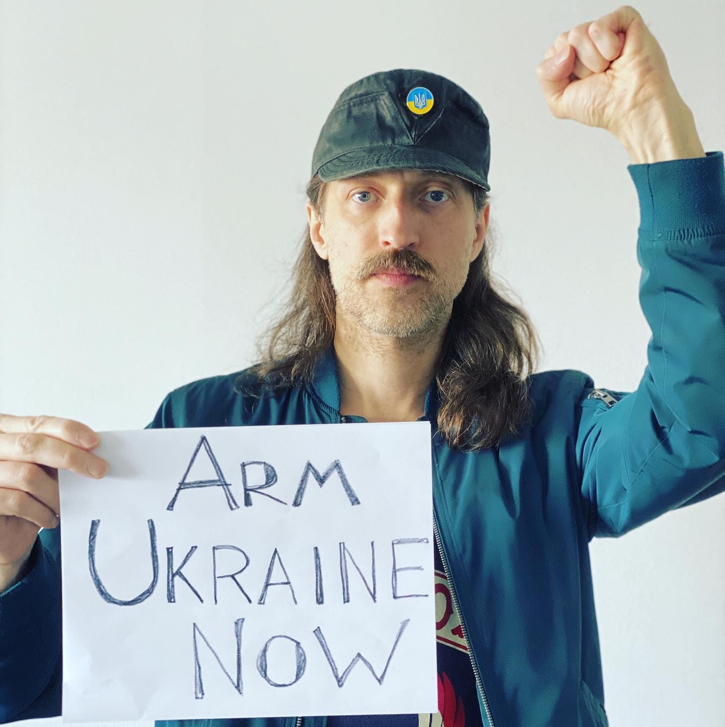 Чоловік з залізними яйцями: Шон Леннон і Gogol Bordello записали пісню про Зеленського