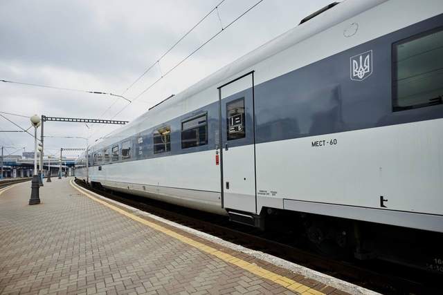 Поїзд українського виробництва вирушив у перший рейс: як виглядають вагони - фото 503846
