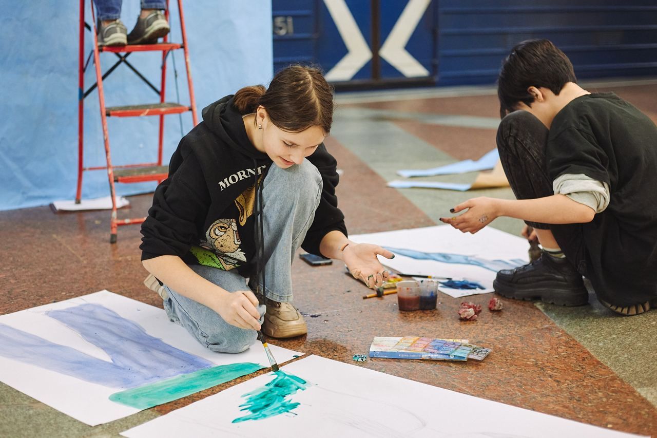 Супергерої сучасної України: діти, які ховаються в метро Харкова, створили виставку - фото 1