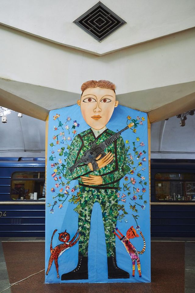 Супергерої сучасної України: діти, які ховаються в метро Харкова, створили виставку - фото 504044