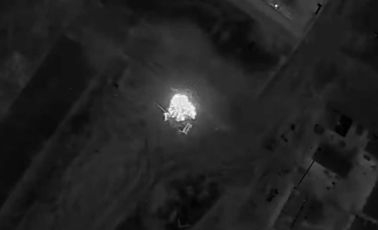 Бойовий дрон знищив російський танк - фото 1
