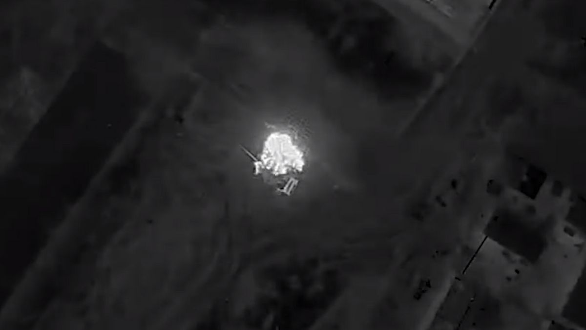 Бойовий дрон знищив російський танк - фото 1