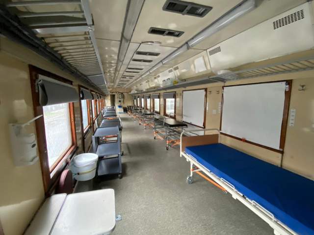 В Україні почав курсувати медичний потяг: як виглядає мобільний госпіталь зсередини - фото 504064