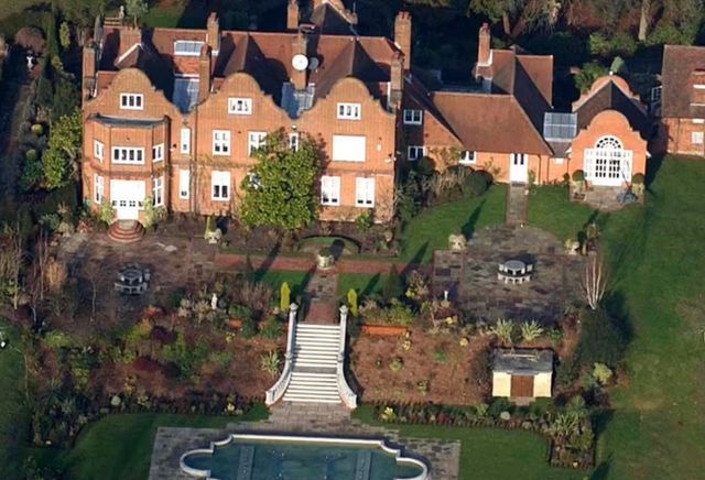 Оззі Осборн вирішив поселити біженців з України у своєму особняку - фото 504074