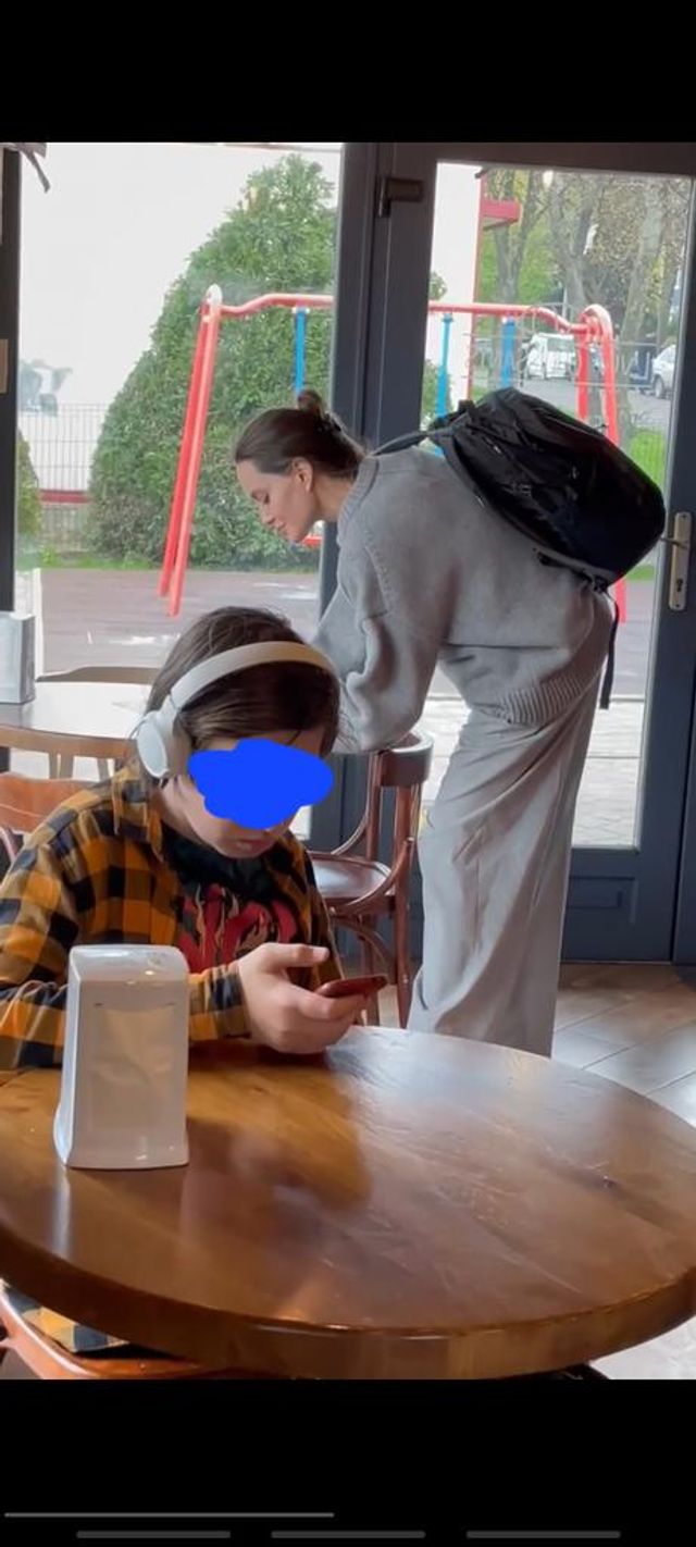 Анджеліну Джолі зняли у львівському закладі: користувачі мережі шоковані - фото 504336