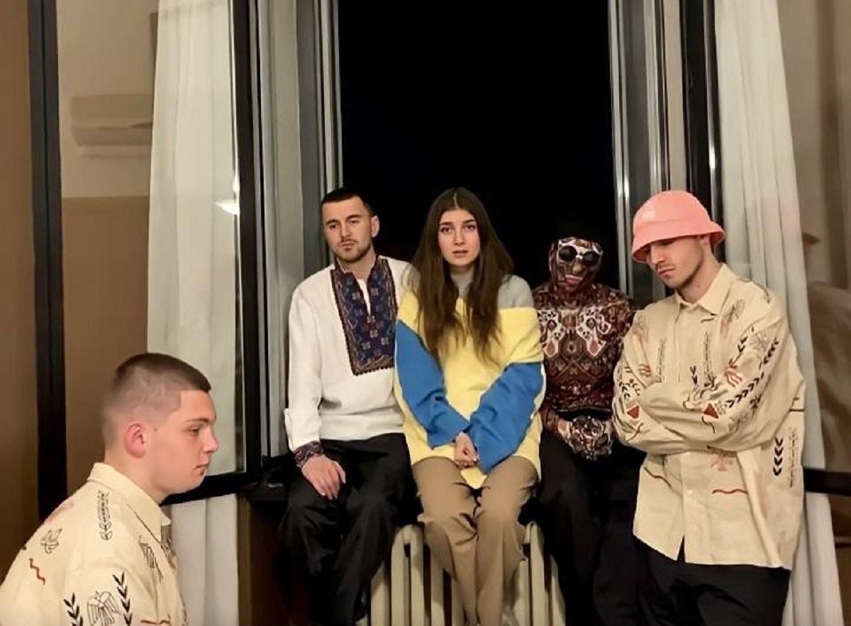 Jerry Heil та Kalush Orchestra заспівали для Джолі - фото 1