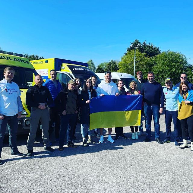 Дорогий подарунок: Андрій Ярмоленко купив для рідного міста автомобіль швидкої допомоги - фото 504422