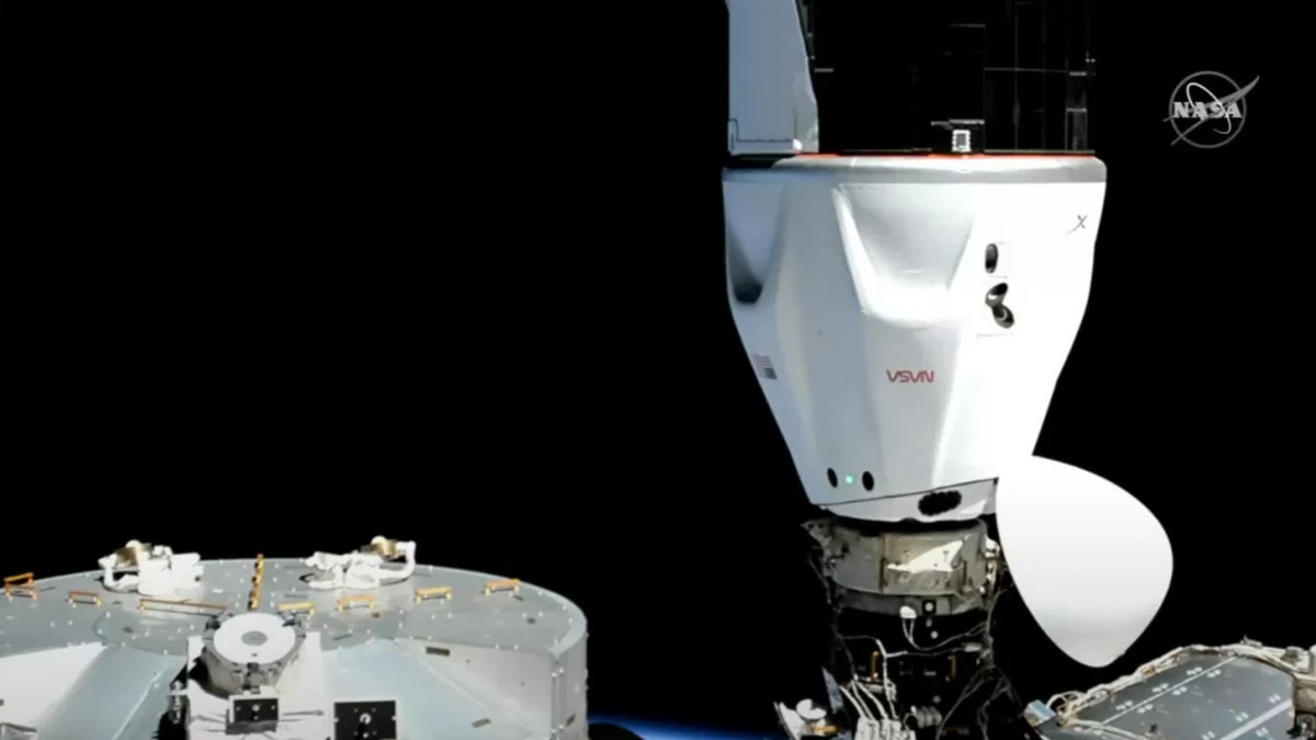 SpaceX здійснила найшвидший політ астронавтів на МКС - фото 1