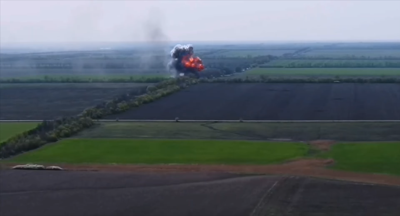 У пеклі раді поповненню: українці бійці ефектно знищили ворожий танк – відео