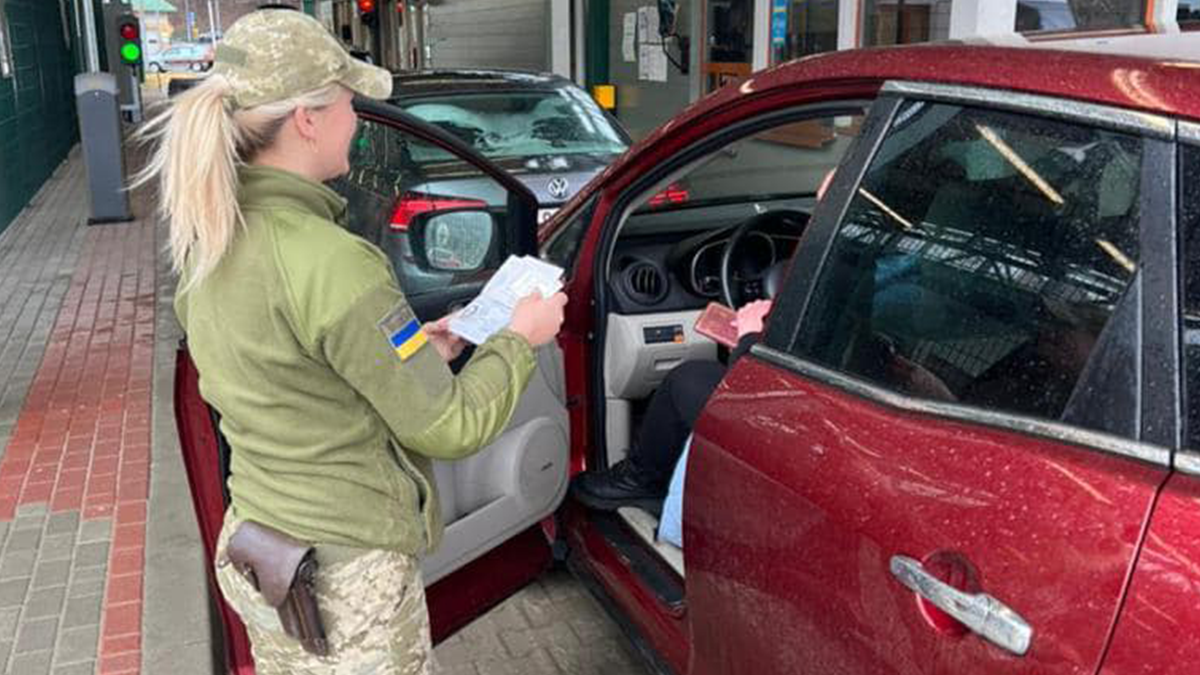 Скільки біженців покинули Україну з початку війни: свіжі дані