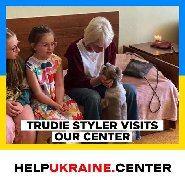 Дружина Стінга навідалася до українських біженців у Любліні - фото 504546