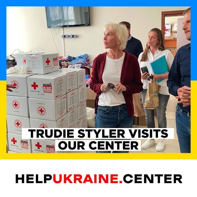 Дружина Стінга навідалася до українських біженців у Любліні - фото 504548